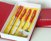 红瓷柄餐具4件组(福虎凌云图案)